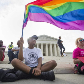 Imagen de archivo de una manifestación frente al Tribunal Supremo de Washington a favor del matrimonio sexual. /EFE