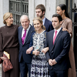 La Familia Real posa a la salida de la boda de Almeida, a 6 de abril de 2024. A. Pérez Meca / Europa Press