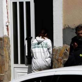 La Guardia Civil investiga en una casa de Castrogonzalo (Zamora). | EFE
