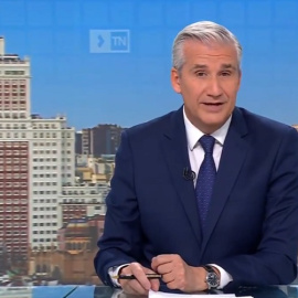 Momento en el que Víctor Arribas rectifica la información sobre la esposa de Begoña Gómez. - Captura X