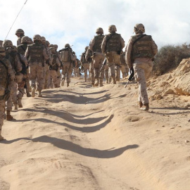 Soldados del Ejército de Tierra en patrulla de reconocimiento. EJÉRCITO DE TIERRA