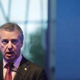 El lehendakari Iñigo Urkullu en una declaración en el Palacio Euskalduna tras el anuncio de ETA de su disolución. REUTERS/Vincent West