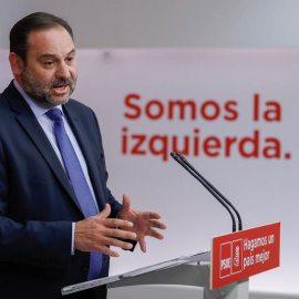El secretario de Organización del PSOE, José Luis Ábalos,en rueda de prensa en la sede del partido ha calificado este domingo como "política de ruptura" la intención de los independentistas de investir al expresident de la Generalitat Carles Puigdemo