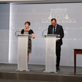 La consejera vasca de Desarrollo Económico y Competitividad, Arantxa Tapia, con el consejero delegado de Siemens Gamesa, Markus Tacke. E.P.