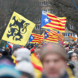 Participants en la manifestació 'Europe, Wake Up', que organitzen l'ANC i Òmnium Cultural aquest dijous a Brussel·les./ REUTERS/Yves Herman