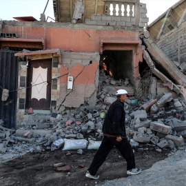Un hombre en Moulay Brahim, al sur de Marruecos.