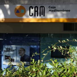 Una oficina de la antigua Caja de Ahorros del Mediterraneo (CAM) en Madrid, en una fotografía de julio de 2011. AFP/Pierre-Philippe Marcou