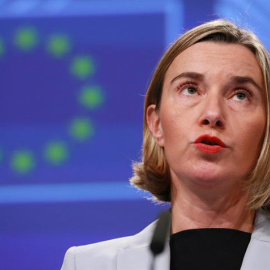 La jefa de la diplomacia europea, Federica Mogherini, ofrece una rueda de prensa en Bruselas.- EFE