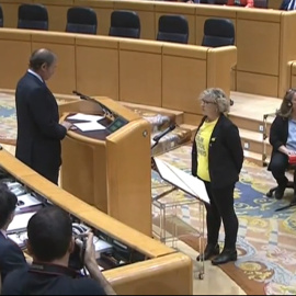 Mireia Cortès, portavoz de ERC en el Senado, jurando la Constitución. VÍDEO EFE