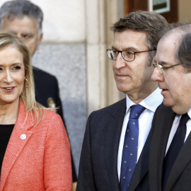 La presidenta de la Comunidad de Madrid, Cristina Cifuentes, con los de Galicia y Castilla y León, Alberto Núñez Feijóo y Juan Vicente Herrera, en la última Conferencia de Presidentes de las CCAA en el Senado. EFE