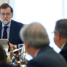 Reunió extraordinària del Consell de Ministres d'aquest dimecres en què s'ha aprovat recórrer davant el TC la reforma de la llei catalana de Presidència. Pool Moncloa / Diego Crespo.