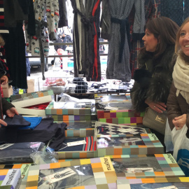 La cap de llista del PP per Lleida, Marisa Xandri, aquest dissabte al mercat de Pardinyes ./ PP