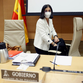 La ministra de Sanidad, Carolina Darias, llega para comparecer este jueves a petición propia, en sesión extraordinaria, ante la Comisión de Sanidad y Consumo del Congreso de los Diputados en Madrid este 27 de enero de 2022.