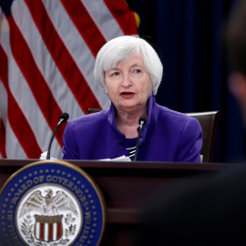 La presidenta de la Reserva Federal (el banco central de EEUU), Janet Yellen, en una rueda de prensa tras la reunión del Comité de Mercado abierto que ha decidido una nueva subida de los tipos de interés. REUTERS/Jonathan Ernst