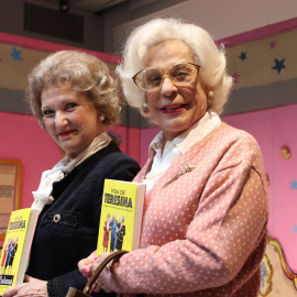 Dues de les Teresines a la presentació del llibre 'Vida de Teresina' a la llibreria Ona de Barcelona