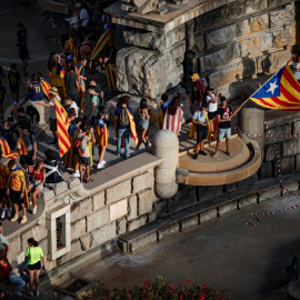 Varias personas con banderas de la estelada durante una manifestación convocada por la ACN con motivo de la Diada 2023, a 11 de septiembre de 2023, en Barcelona, Catalunya.