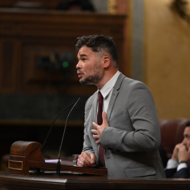 El diputado de Esquerra Republicana de Catalunya Gabriel Rufián interviene este martes, en el pleno del Congreso, en Madrid. EFE/ Fernando Villar