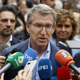 Alberto Núñez Feijóo, durante su visita a Barcelona por el día de Sant Jordi.- KIKE RINCÓN (EUROPA PRESS)