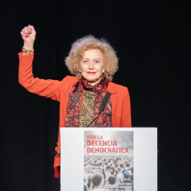 Marisa Paredes, durante el acto `'Por la Decencia Democrática', en apoyo a Pedro Sánchez. / Diego Radamés (EP)