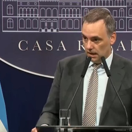 Manuel Adorrni, en la rueda de prensa desde la  Casa Rosada, sede del Gobierno argentino. - Captura X