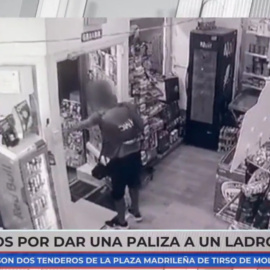 Momento en el que la periodista Isa Balado tiene que parar a un hombre tras tocarla el culo en pleno directo.