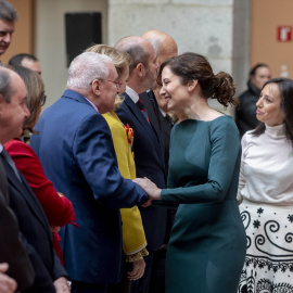 Isabel Díaz Ayuso saluda Joaquín Leguina, a 2 de diciembre de 2022, en Madrid.