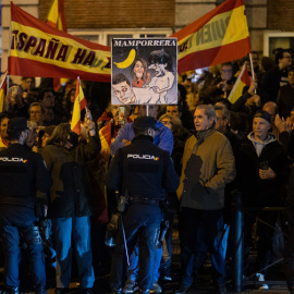 Imagen de archivo de las protestas ante la sede de Ferraz, el pasado 20 de noviembre. ALEJANDRO MARTÍNEZ (EUROPA PRESS)