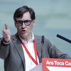 El primer secretario del PSC, Salvador Illa, interviene durante el acto de clausura del 15º Congreso del PSC en Barcelona, el 17 de marzo de 2024.