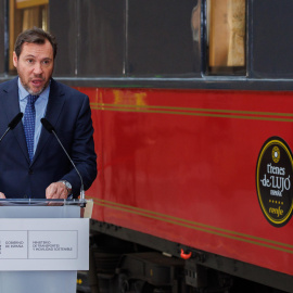 Imagen de archivo del ministro de Transporte, Oscar Puente, en una presentación en  Sevilla.