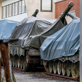 Carros de combate Leopard 1 cubiertos.