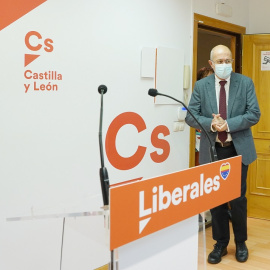 El exvicepresidente de la Junta de Castilla de León Francisco Igea a su llegada a una comparecencia tras ser ratificado como candidato de Ciudadanos a las elecciones de Castilla y León, en la sede de Cs, a 27 de diciembre de 2021, en Valladolid, Castill