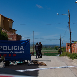 Agentes de los Mossos d'Esquadra trabajan en el lugar de los hechos, a 3 de abril de 2024, en Bellcaire d'Empordà, Girona, Catalunya, (España).