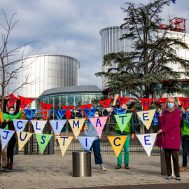 20/08/2023 - Membres de les KlimaSeniorinnen davant la seu del TEDH, a Estrasburg.