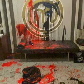 Así ha quedado el logotipo del restaurante de Masterchef en Madrid tras la acción de los activistas de Futuro Vegetal.