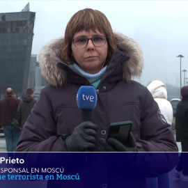 25/06/2024 La corresponsal española Lara Prieto en una cobertura para Radio Televisión Española.