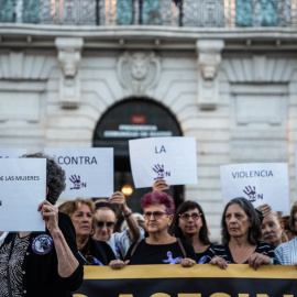 Decenas de personas durante una concentración contra la violencia machista convocada por el Foro de Madrid Contra la Violencia hacia las Mujeres, en la Puerta del Sol, a 25 de septiembre de 2023, en Madrid (España).