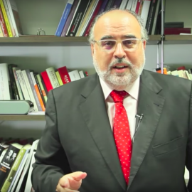 Enric Juliana (Badalona, 1957).