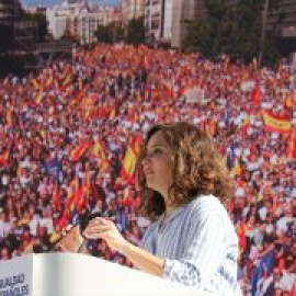 Ayuso aprovecha el Día de la Hispanidad para ensalzar el español en los colegios tras censurar libros por "adoctrinamiento"