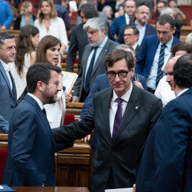 El president de la Generalitat de Catalunya, Pere Aragonès; el líder del PSC, Salvador Illa y el conseller de Interior, Joan Ignasi Elena, en el Parlament de Catalunya, a 26 de septiembre de 2023.