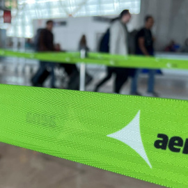 El logo de Aena en el Aeropuerto Adolfo Suarez Barajas de Madrid. REUTERS/Violeta Santos Moura