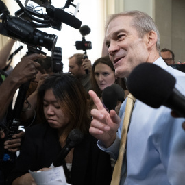 El candidato del Partido Republicano a presidir la Cámara Baja de EEUU, Jim Jordan, atiende a la prensa, a 13 de octubre de 2023.