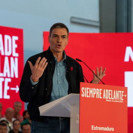 Pedro Sánchez interviene durante un acto público del partido, en Mérida, a 14/10/2023.