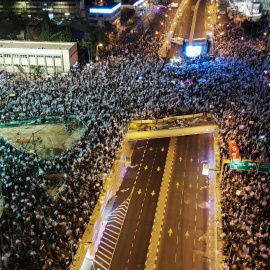 Protesta multitudinaria en Israel este sábado por la noche contra el Gobierno de Benjamín Netanyahu.