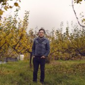 George Monbiot: "Lo más dañino que hacemos como seres humanos es tener animales pastando al aire libre"