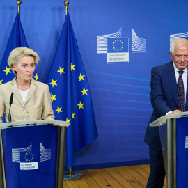 La presidenta de la Comisión Europea, Ursula von der Leyen, junto al Alto Representante de la Unión para Asuntos Exteriores, Josep Borrell.