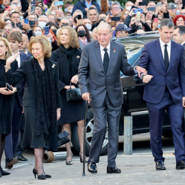El rey emérito, Juan Carlos I, junto a la reina Sofía y las infantas Elena y Cristina en el funeral por el rey Constantino de Grecia en Atenas, a 16 de enero de 2023.