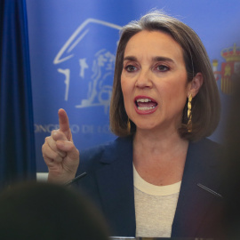 11/04/2023.- La portavoz del PP en el Congreso, Cuca Gamarra, da una rueda de prensa en el marco de la reunión de la Junta de Portavoces en el Congreso de los Diputados este martes en Madrid. EFE/ Fernando Alvarado