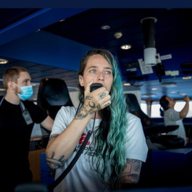 Anabel Montes,  responsable de búsqueda y rescate del buque Geo Barents de Médicos Sin Fronteras, durante una misión en el Mediterráneo Central.