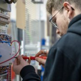 El Govern invertirà 900 milions d'euros a ampliar l'FP, amb una oferta integrada de 445.818 places