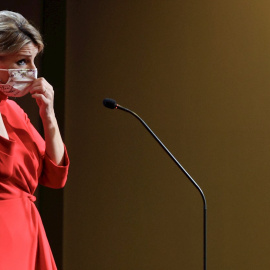 27/01/2022.- La vicepresidenta segunda del Gobierno y ministra de Trabajo y Economía Social, Yolanda Díaz, atiende a los medios de comunicación tras visitar por primera vez las instalaciones de Seat en Martorell, automovilística de la que ha destacado